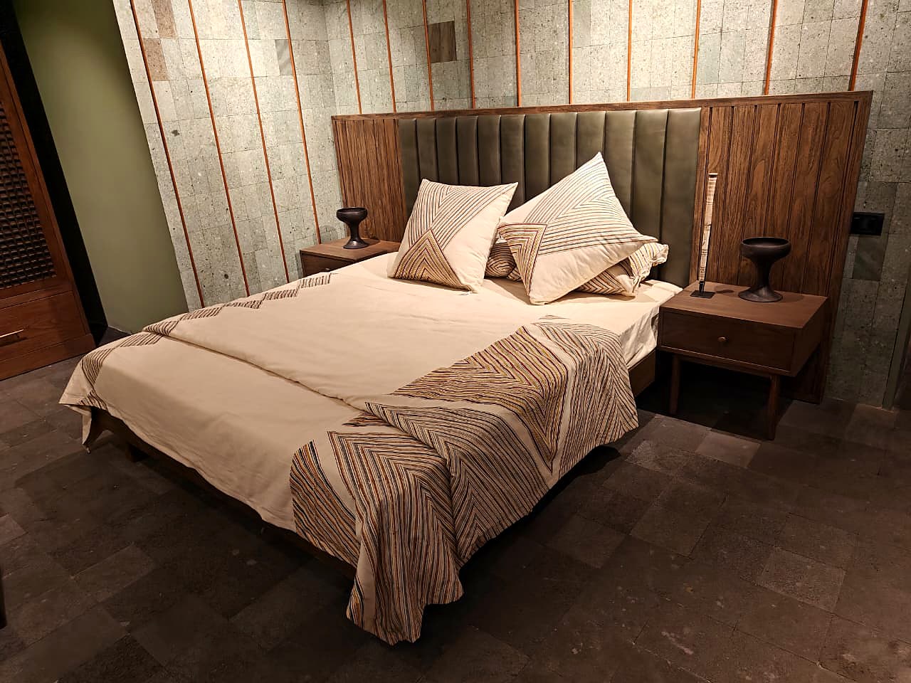 Master Suite Setting